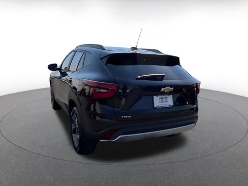 Used 2025 Chevrolet Trax LT image 11