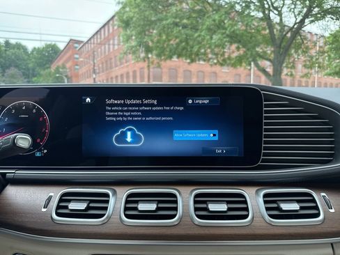 Certified 2025 Mercedes-Benz GLS 450 4MATIC image 24