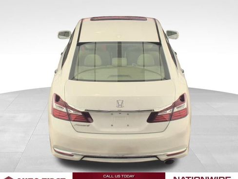 Used 2017 Honda Accord EX image 9