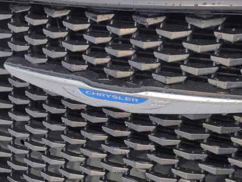 Used 2019 Chrysler 300 Touring image 12