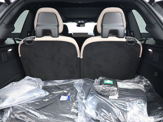 New 2026 Volvo XC90 B6 Plus w/ Protection Package Premier AWD/4WD image 32