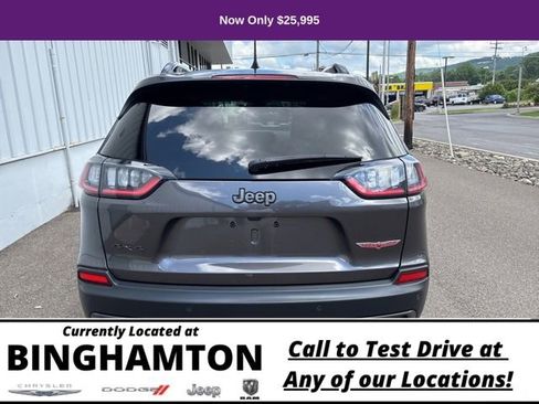 Used 2022 Jeep Cherokee Trailhawk image 7