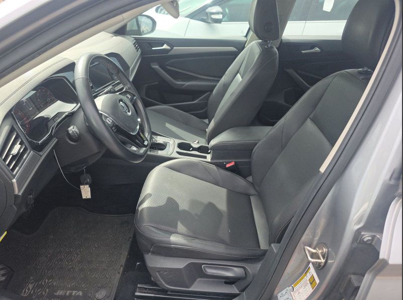 Used 2019 Volkswagen Jetta SE w/ Cold Weather Package FWD image 5