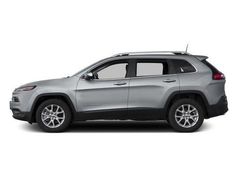 Used 2016 Jeep Cherokee Latitude FWD image 2