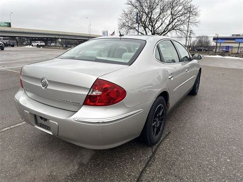 Used 2008 Buick LaCrosse CX image 2