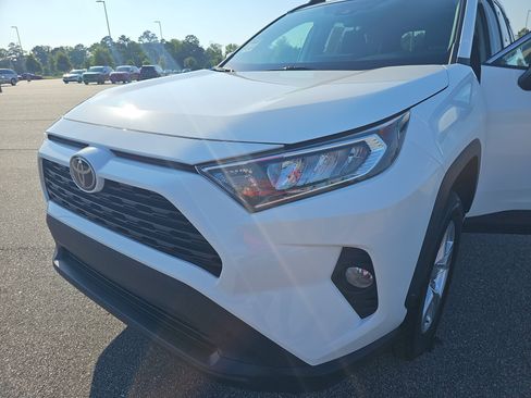 Used 2021 Toyota RAV4 XLE w/ Convenience Package FWD image 31