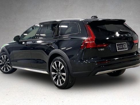 Certified 2025 Volvo V60 B5 Cross Country Ultra AWD/4WD image 4