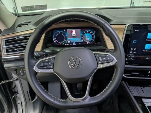 Used 2025 Volkswagen Atlas SE AWD/4WD image 17