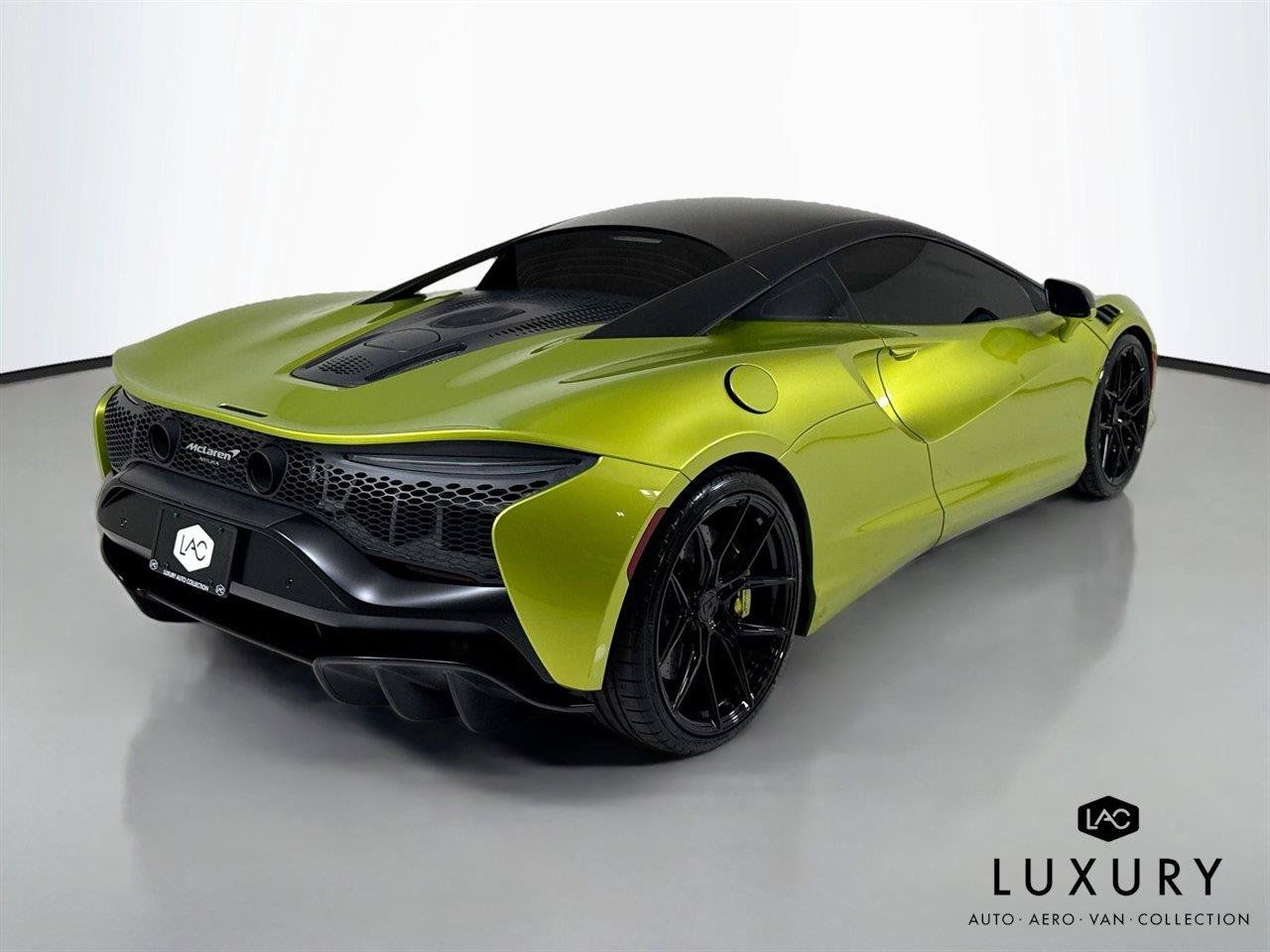Used 2023 McLaren Artura RWD image 6