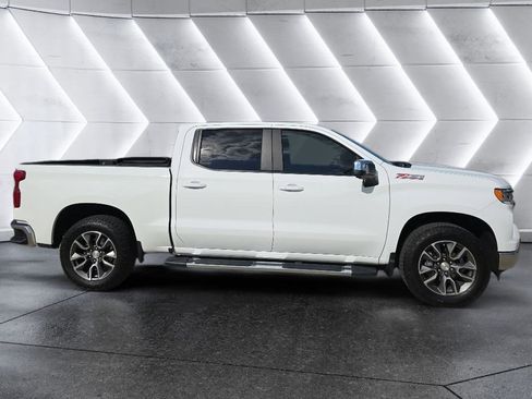 Used 2025 Chevrolet Silverado 1500 LT image 4