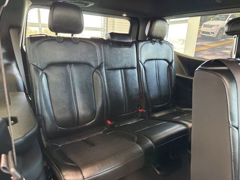 Used 2024 Jeep Wagoneer Series II w/ Flexible Seating Group image 10
