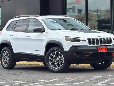 Used 2020 Jeep Cherokee Trailhawk AWD/4WD image 2