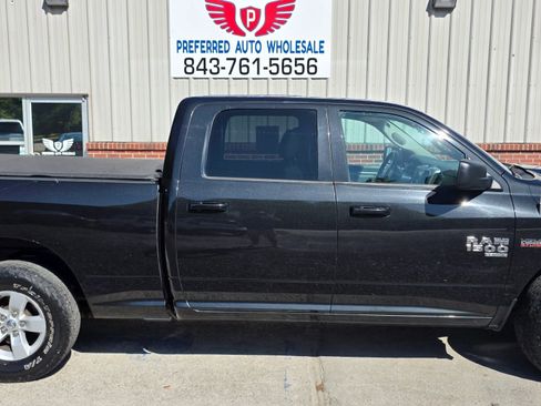 Used 2019 RAM 1500 Classic SLT image 4