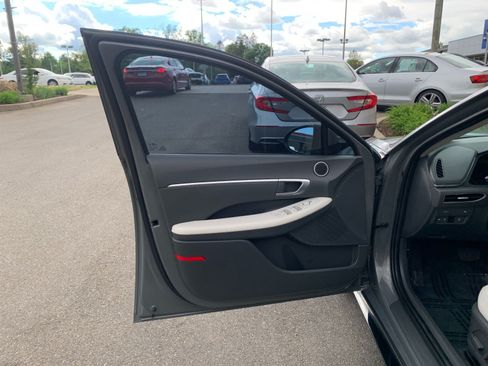 Used 2023 Hyundai Sonata SEL FWD image 9