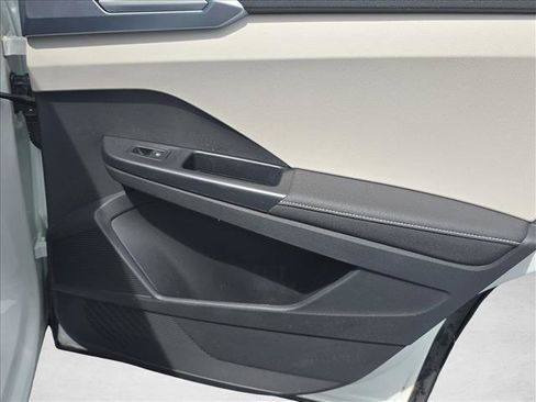 Certified 2025 Volkswagen Taos SE AWD/4WD image 26