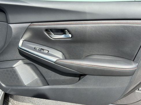 Used 2025 Nissan Sentra SR FWD image 33