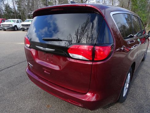 Used 2023 Chrysler Voyager LX FWD image 9