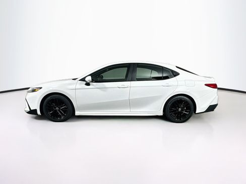 Used 2026 Toyota Camry SE FWD image 4