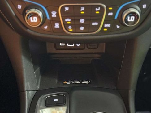 Used 2020 Chevrolet Equinox Premier AWD/4WD image 20