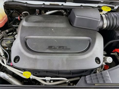 Used 2022 Chrysler Pacifica Touring-L image 34