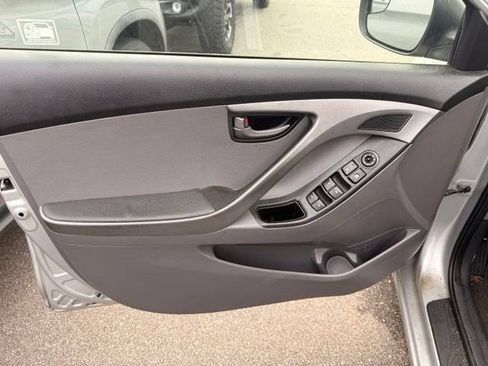 Used 2014 Hyundai Elantra SE FWD image 8