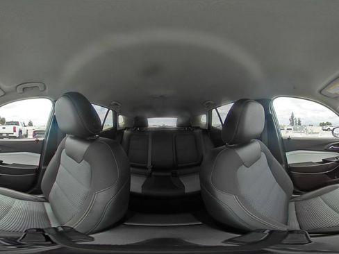 Used 2025 Chevrolet Trax LT FWD image 39