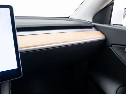 Used 2022 Tesla Model Y Long Range image 25