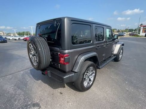 Used 2024 Jeep Wrangler Unlimited w/ Convenience Group AWD/4WD image 2