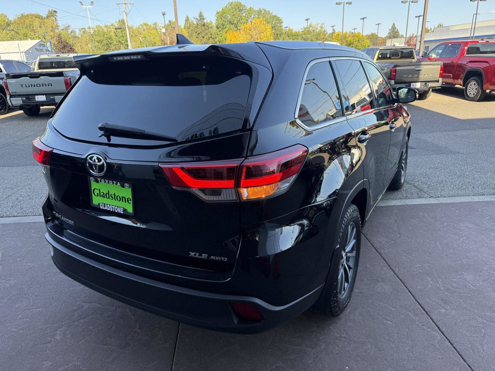 Used 2018 Toyota Highlander XLE AWD/4WD image 6