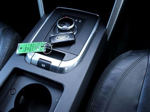 Used 2017 Land Rover Discovery Sport SE image 24