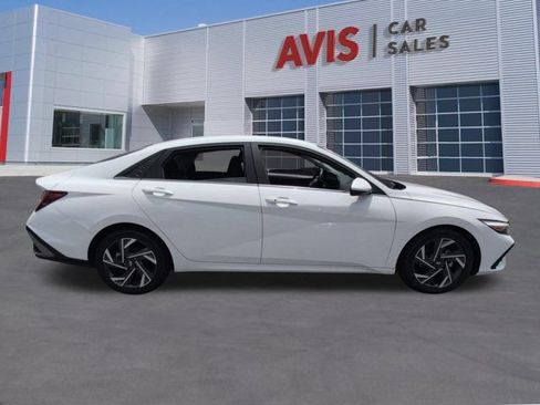 Used 2025 Hyundai Elantra SEL FWD image 5