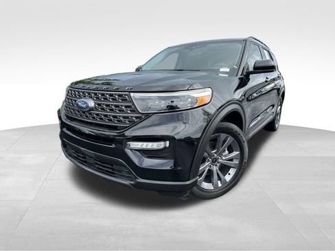 Used 2022 Ford Explorer XLT w/ Equipment Group 202A RWD image 9