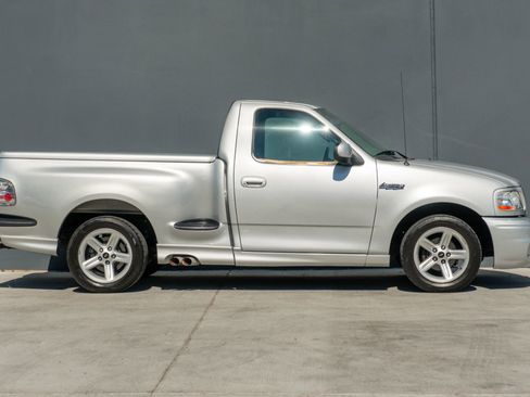 Used 2004 Ford F150 Lightning RWD image 6