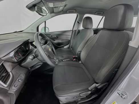 Used 2018 Chevrolet Trax LS AWD/4WD image 19