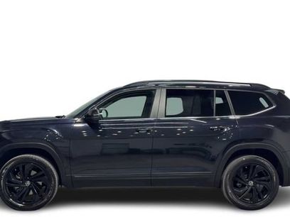Used 2022 Volkswagen Atlas SE w/ Black Wheel Package