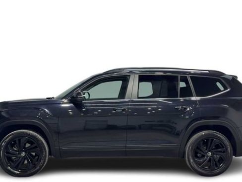 Used 2022 Volkswagen Atlas SE w/ Black Wheel Package FWD image 1