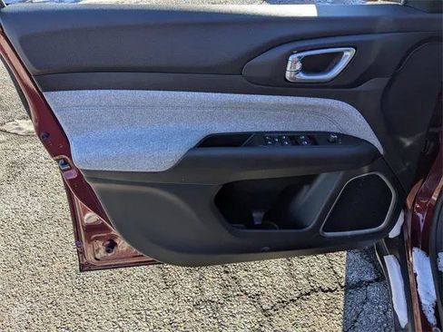 Certified 2022 Jeep Compass Latitude image 10