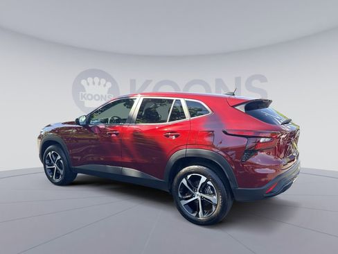 Used 2025 Chevrolet Trax RS FWD image 4