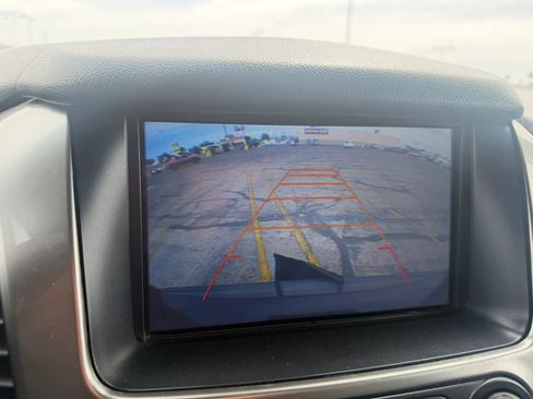 Used 2016 Chevrolet Suburban LT image 13