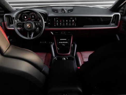 Certified 2025 Porsche Cayenne GTS AWD/4WD image 16