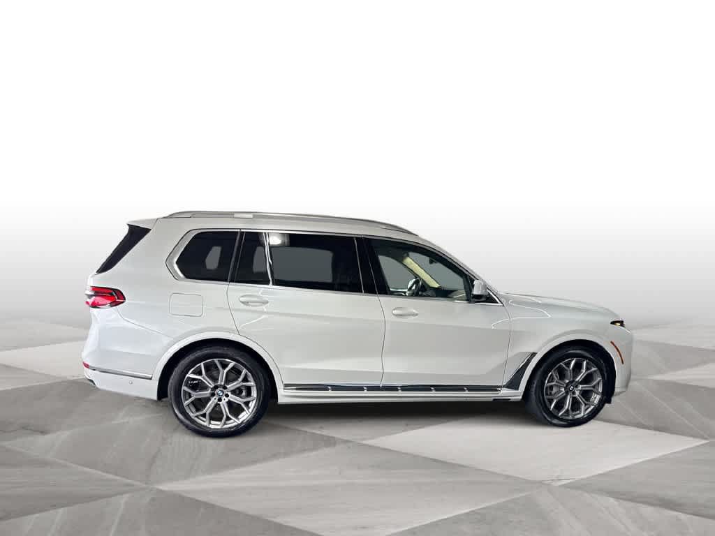 Used 2026 BMW X7 xDrive40i AWD/4WD image 9