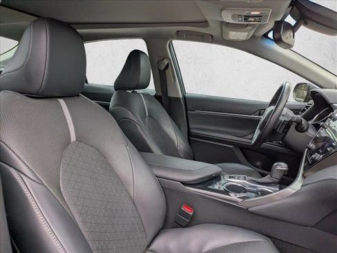 Used 2020 Toyota Camry XSE image 28