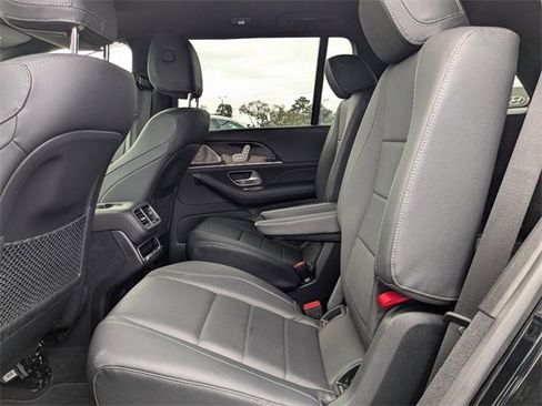 Used 2023 Mercedes-Benz GLS 450 4MATIC image 16
