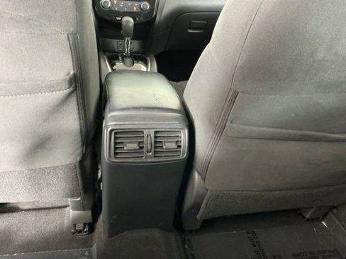Used 2015 Nissan Rogue S FWD image 25