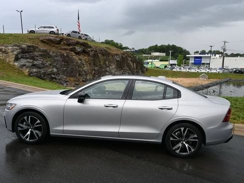 Used 2024 Volvo S60 B5 Core w/ Climate Package FWD image 10