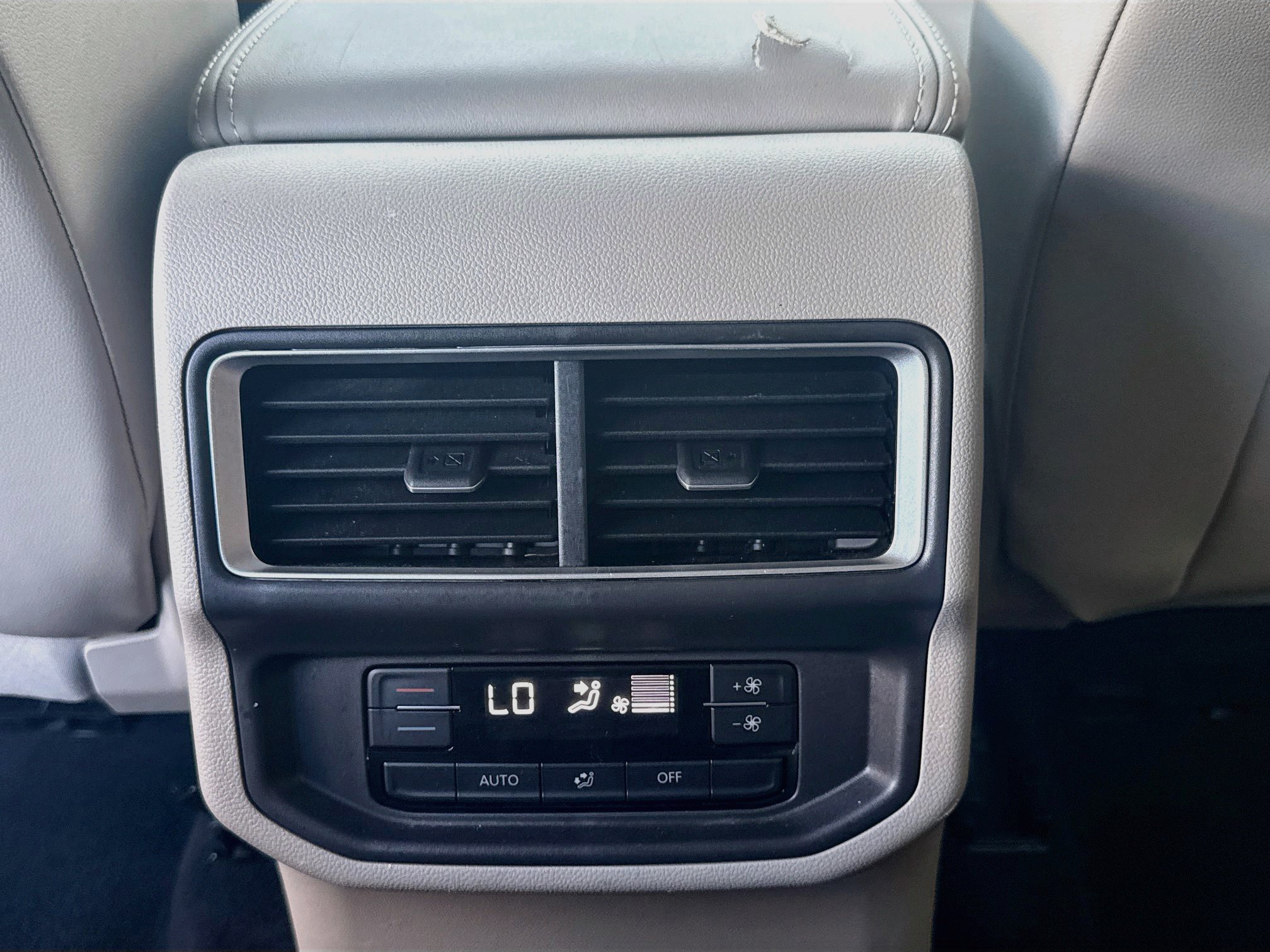 Certified 2024 Volkswagen Atlas SE FWD image 22