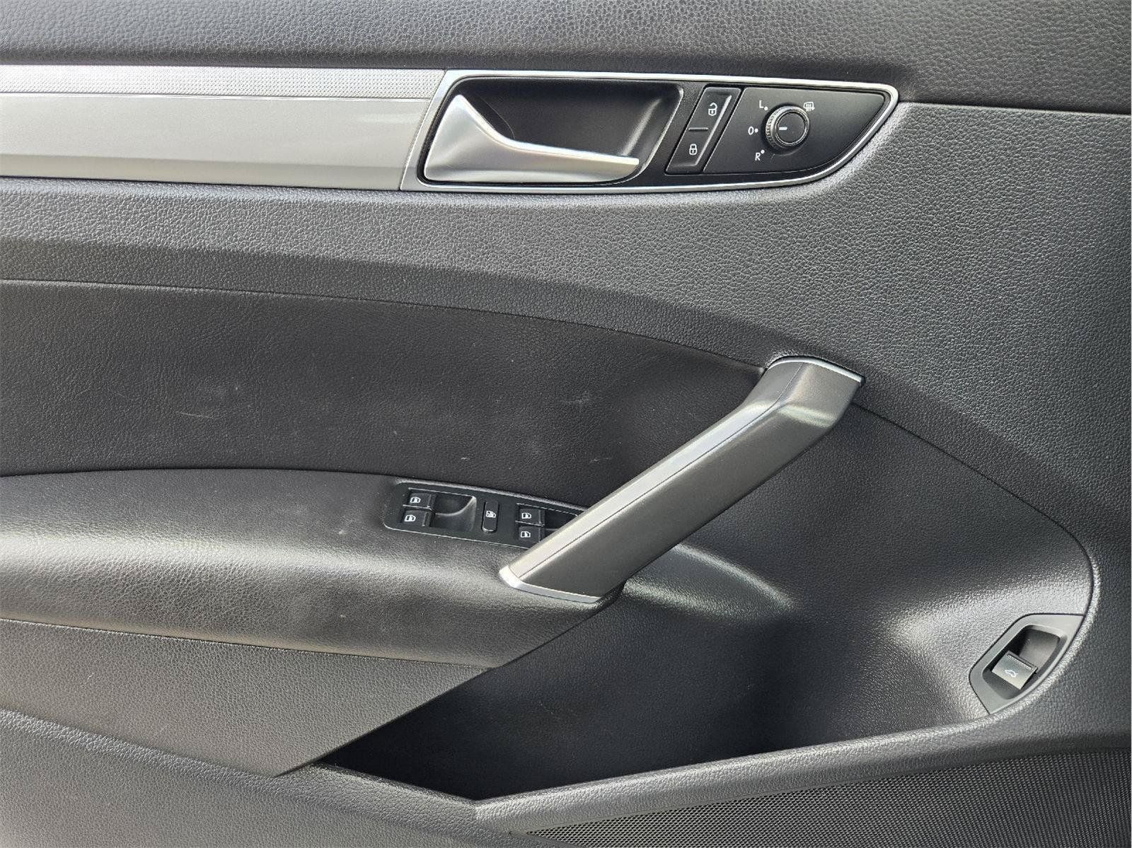 Used 2019 Volkswagen Passat 2.0T Wolfsburg FWD image 19