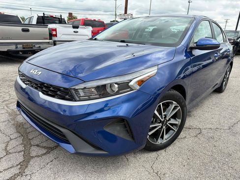 Used 2023 Kia Forte LXS w/ LXS Technology Package FWD image 2