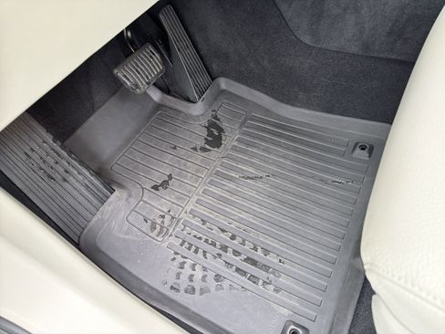 Certified 2023 Volvo XC60 B5 Plus w/ Protection Package Premier image 17