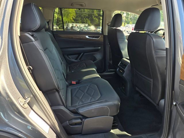 Used 2025 Volkswagen Atlas SE AWD/4WD image 21